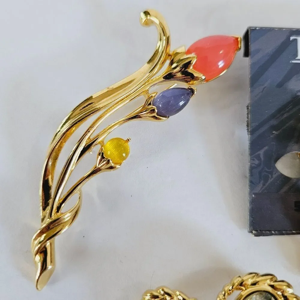 Lot 3 Trifari Signed Rhinestone Lucite Cabochon Floral Heart Earrings Brooches